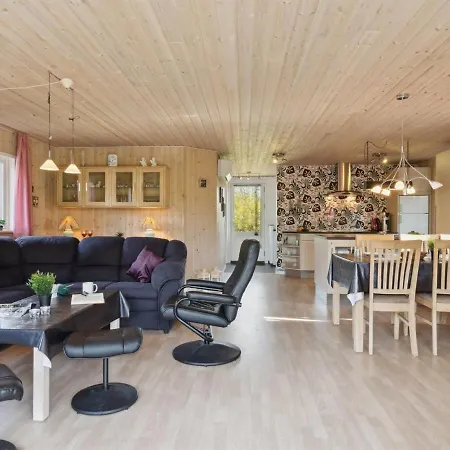 Letizia - 700m From The Sea In Ne Jutland By Interhome Hals